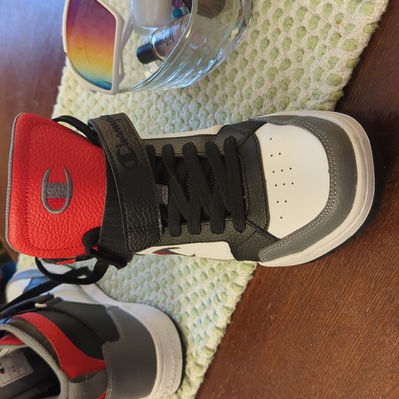 Champion shoes - Picture 2 of 4